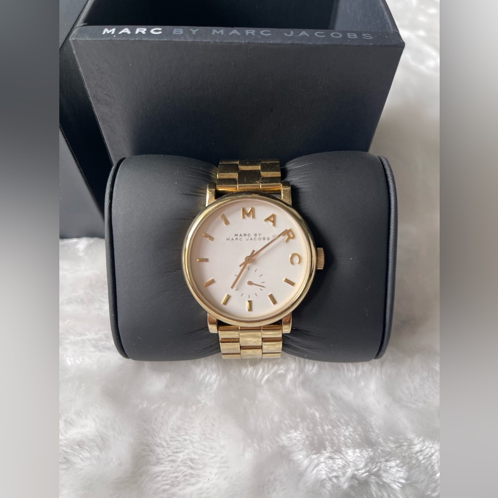 ❤️Marc by Marc Jacobs Women's MBM3243 Baker Gold-Tone Watch with Link Bracelet. - Picture 1 of 6